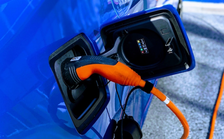 MOBI.E e Sunenergy inauguram novo posto de carregamento ultrarrápido em Évora