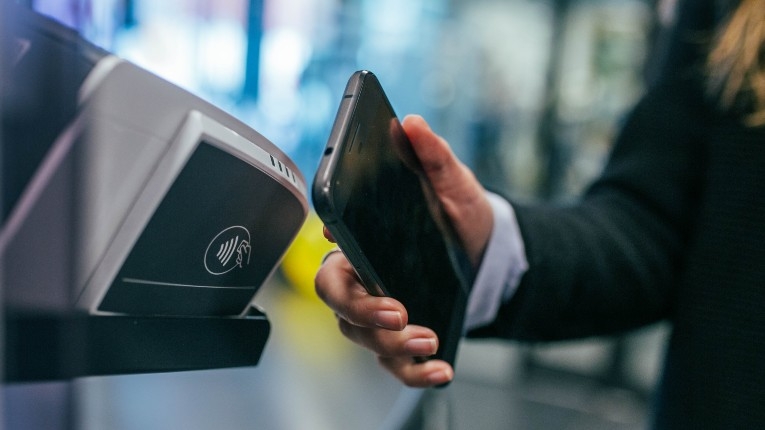 Transportes públicos do Porto adotam pagamento automático contactless