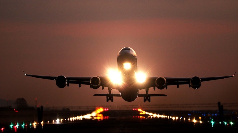 Parceria acelera a descarbonização da aviação através de Certificados de Combustível Sustentável
