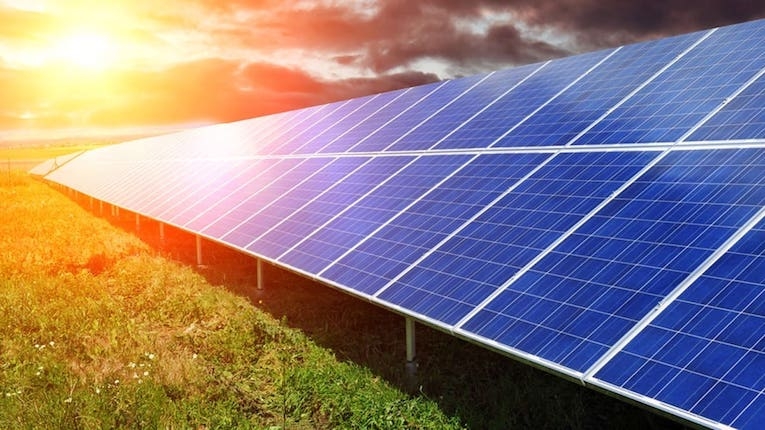 Novo algoritmo pode maximizar eficiência de painéis solares
